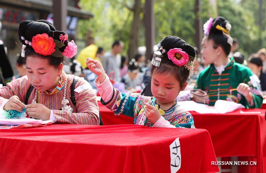 Конкурс искусства народности мяо в уезде Даньчжай