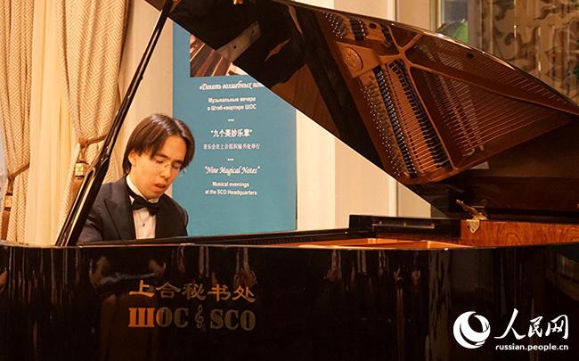 «Казахский Моцарт» исполнил фортепианный концерт в Секретариате ШОС в Пекине
