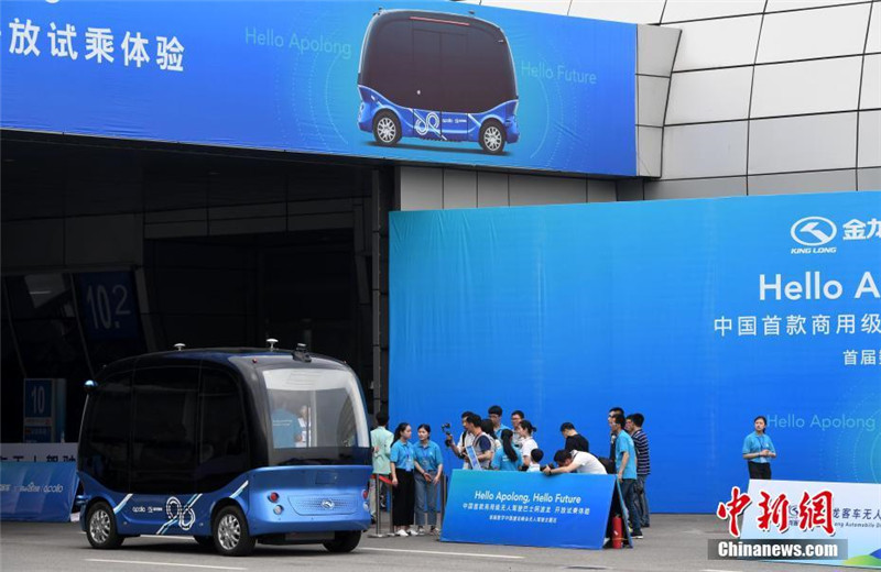 В Китае испытали первый беспилотный пассажирский автобус