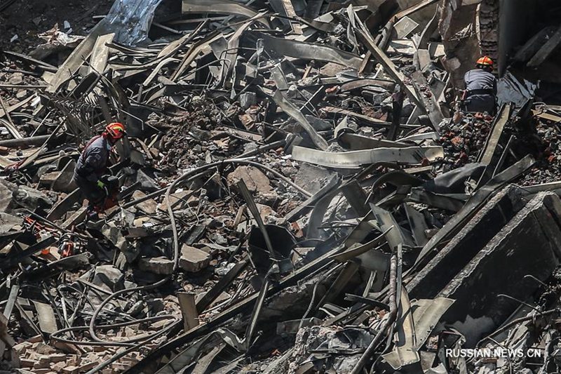 Один человек погиб в результате пожара и обрушения высотного здания в Бразилии