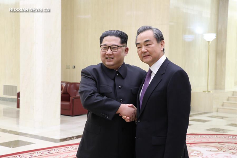 Верховный лидер КНДР Ким Чен Ын и глава МИД КНР Ван И обсудили двусторонние связи и проблему Корейского полуострова