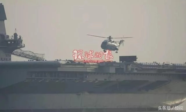 Впервые на китайском авианосце вертолет совершил взлет и посадку