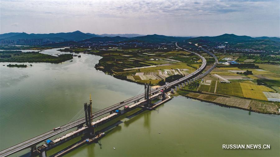 Приближается момент смычки железнодорожного мегамоста через реку Ханьцзян