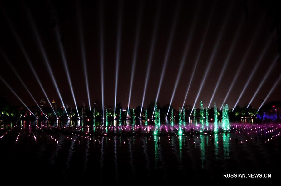 Грандиозное шоу на озере Даминху в Цзинане