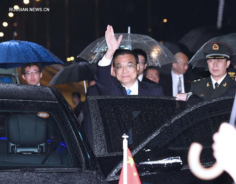 Ли Кэцян прибыл в Японию с официальным визитом и для участия во встрече руководителей Китая, Японии и Республики Корея