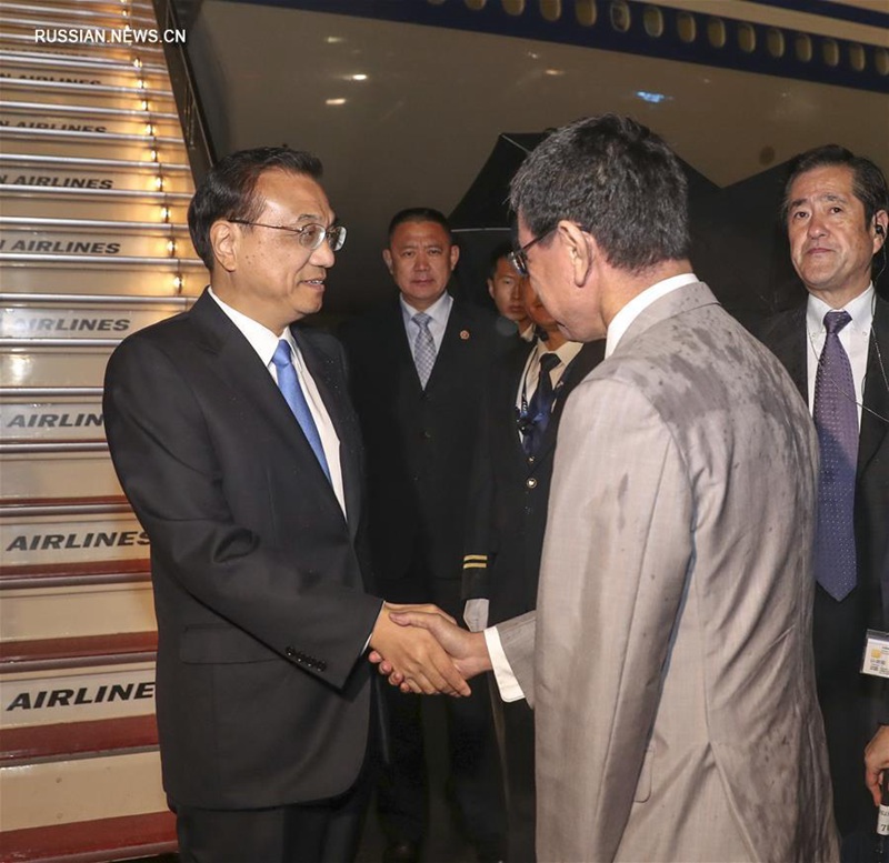 Ли Кэцян прибыл в Японию с официальным визитом и для участия во встрече руководителей Китая, Японии и Республики Корея