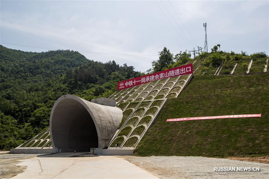 Завершена проходка тоннеля "Юйцзяшань" -- участка ВСЖД Ухань-Шиянь