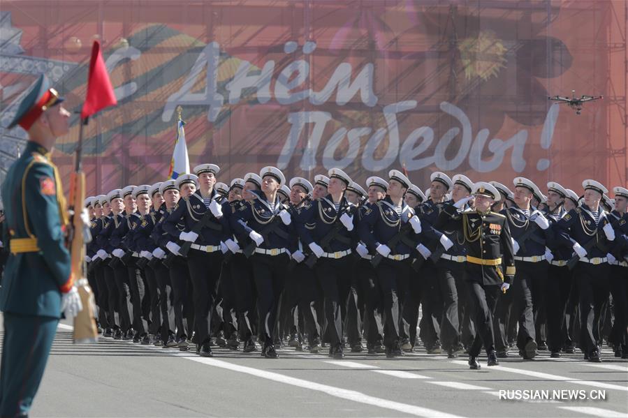 В Санкт-Петербурге прошел военный парад в честь 73-летия победы в ВОВ