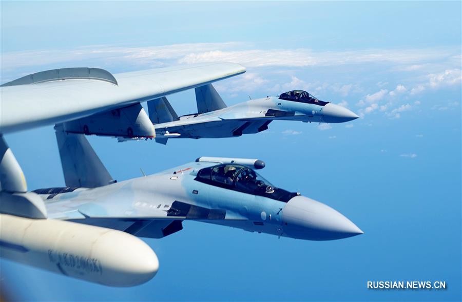 Самолеты ВВС НОАК разных типов провели патрулирование острова Тайвань с двух направлений