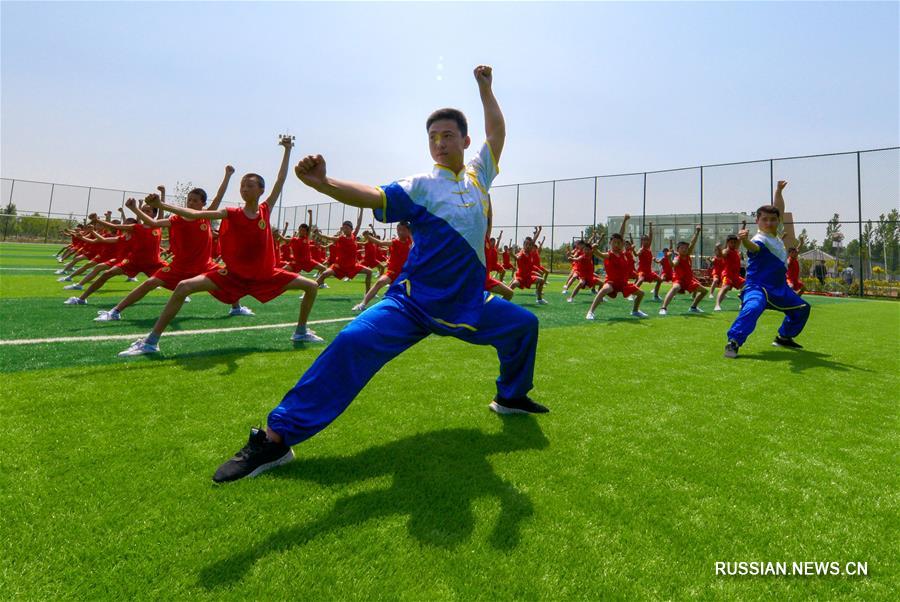 Здоровье нации -- Занятия по ушу стиля мэйхуацюань в школах уезда Цзицзэ