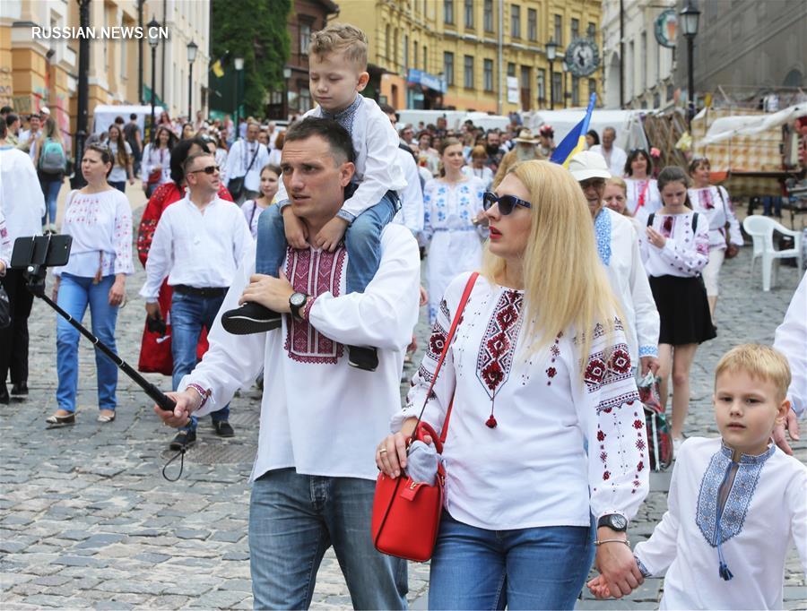 Марш в Киеве по случаю Дня вышиванки