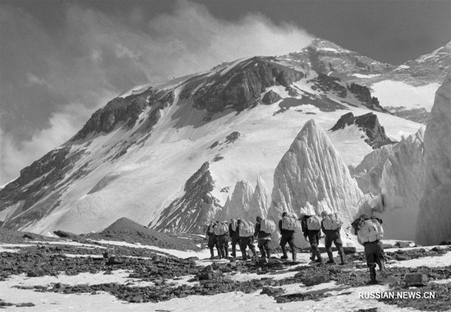 Неразрывная связь китайских альпинистов с самой высокой горой мира