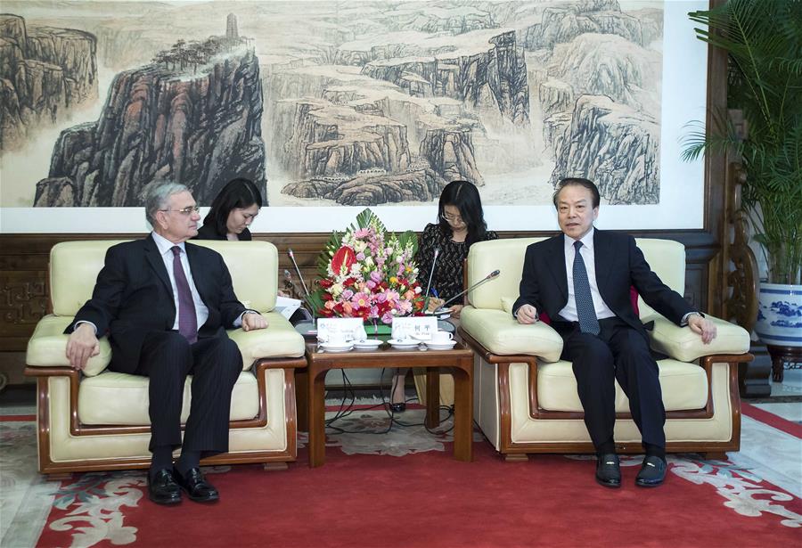 Хэ Пин встретился со специальным посланником генсека ООН по сотрудничеству Юг-Юг Х.Чедиеком