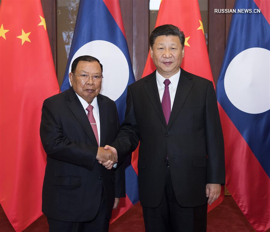 Си Цзиньпин встретился с генеральным секретарем ЦК НРПЛ, президентом Лаоса Б.Ворачитом