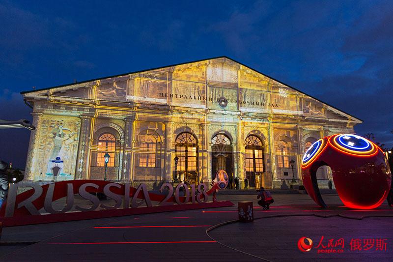 В Москве стартовало световое шоу в честь ЧМ по футболу - 2018