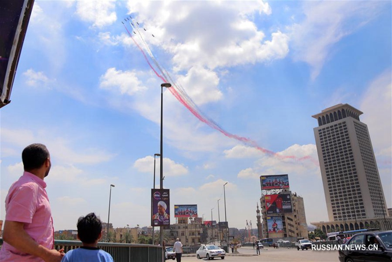 В Каире состоялось авиашоу по случаю вступления в должность президента Абделя Фаттаха ас-Сиси