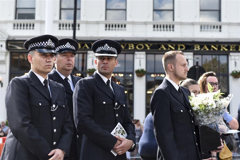 Британцы почтили память погибших в теракте год назад в Лондоне