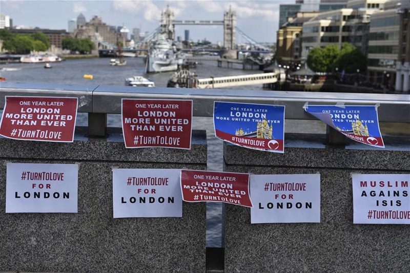 Британцы почтили память погибших в теракте год назад в Лондоне