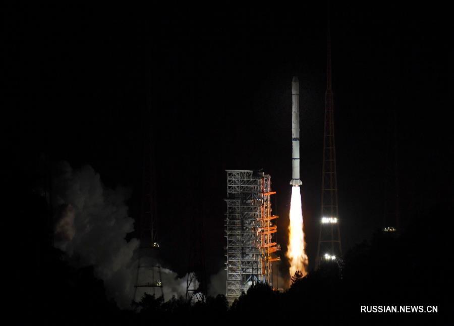 Китай успешно запустил метеорологический спутник "Фэнъюнь-2H"