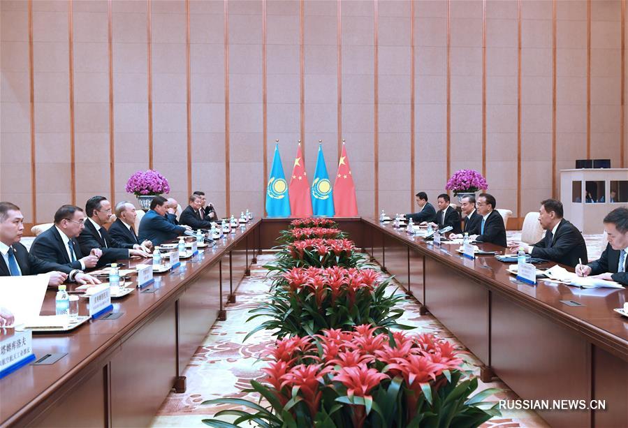 Ли Кэцян встретился с президентом Казахстана Н. Назарбаевым