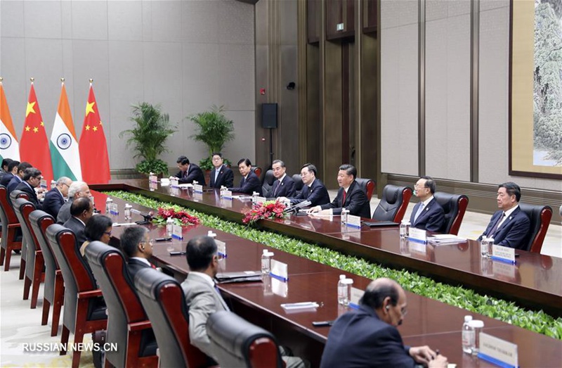 Председатель КНР Си Цзиньпин встретился в Циндао с премьер-министром Индии Нарендрой Моди