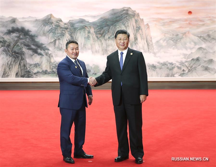 Си Цзиньпин встретил глав-государств, участвующих в Циндаоском саммите ШОС