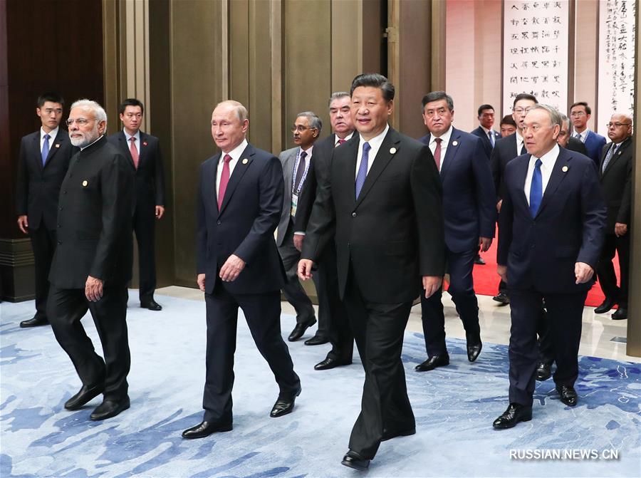 Си Цзиньпин председательствовал на заседании саммита ШОС в узком составе
