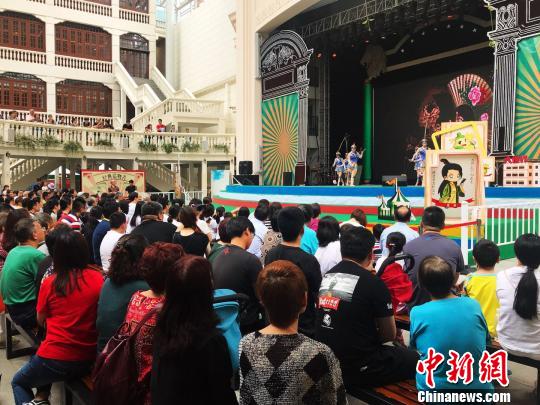 На Улице большого мира в Шанхае проводится мероприятие на тему "Дуаньу"