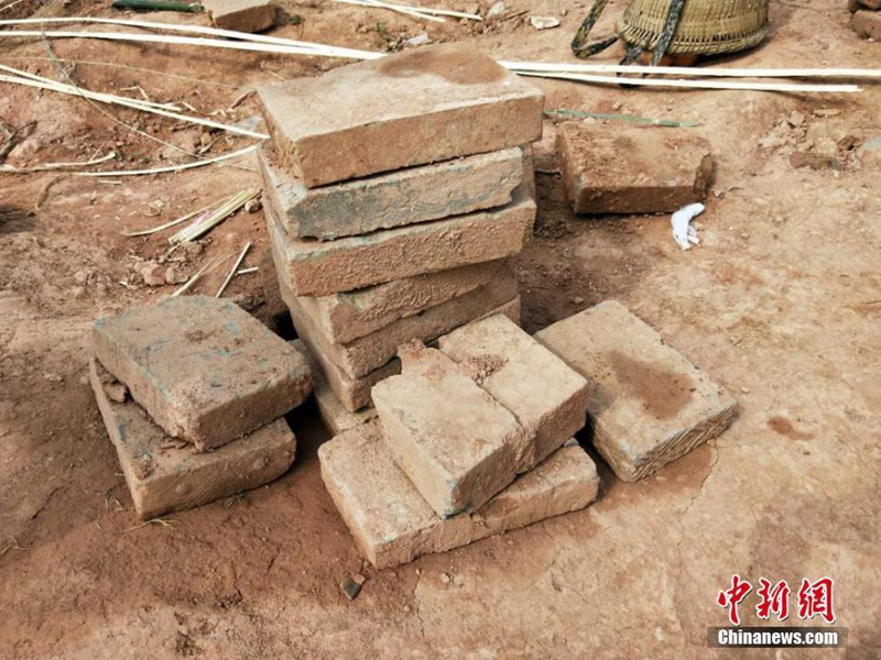 На скоростном шоссе Цзючжайгоу-Мяньян обнаружены наскальные гробницы