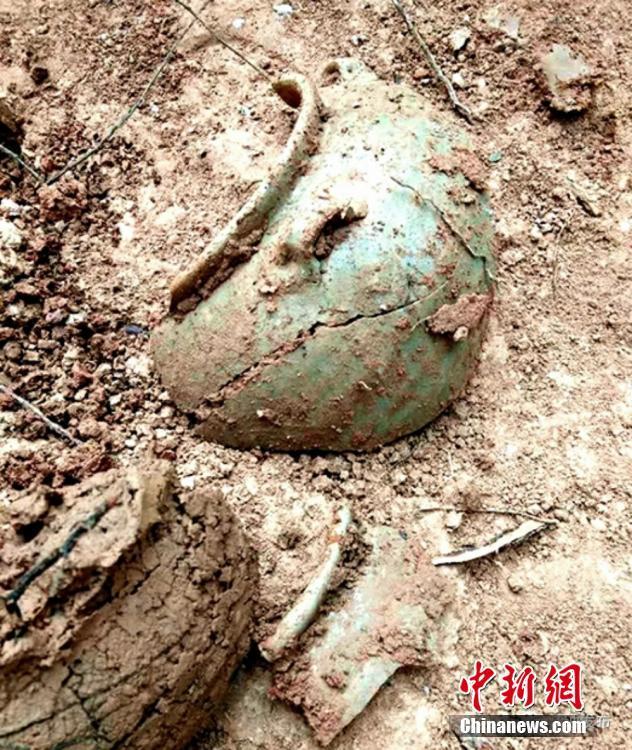 На скоростном шоссе Цзючжайгоу-Мяньян обнаружены наскальные гробницы