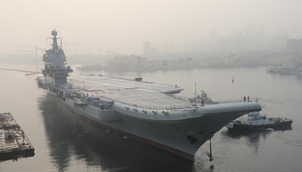 Китайский авианосец собственного производства досрочно завершил первое испытательное плавание