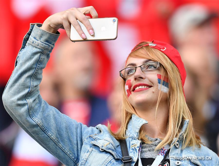 Футбол -- ЧМ-2018, группа E: болельщики перед матчем Сербия -- Швейцария