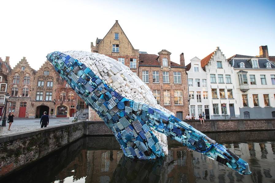 В Бельгии появился «кит» из 5 тонн выброшенного в океан мусора
