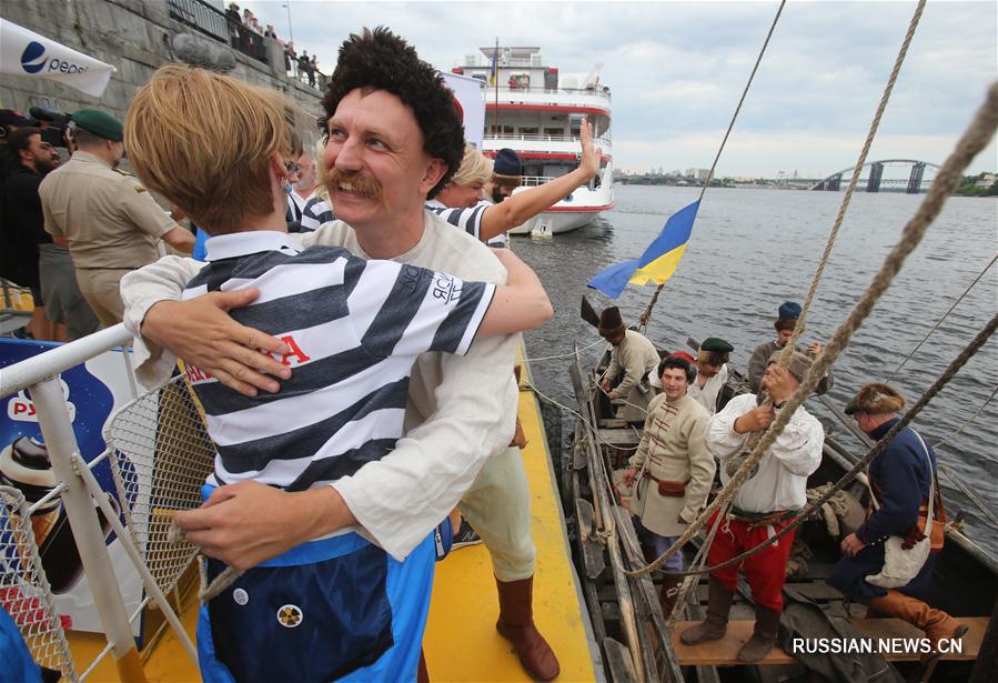 В Киев прибыл литовский корабль "Витаутас Великий"