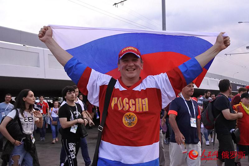 Болельщики отметили выход российской сборной впервые в четвертьфинал ЧМ по футболу