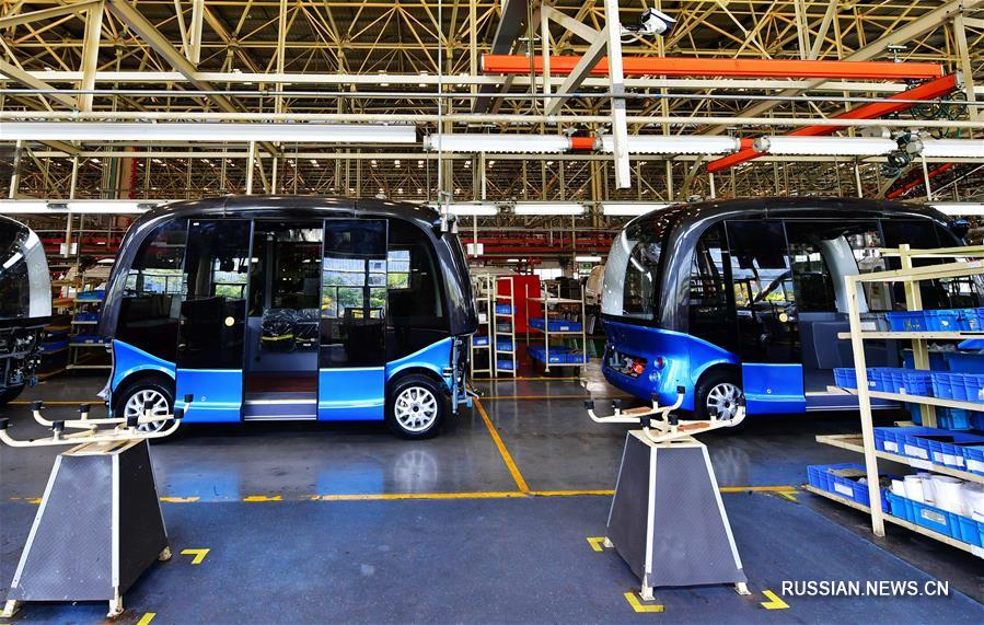 В Сямэне начался серийный выпуск самоуправляемых автобусов Apolong