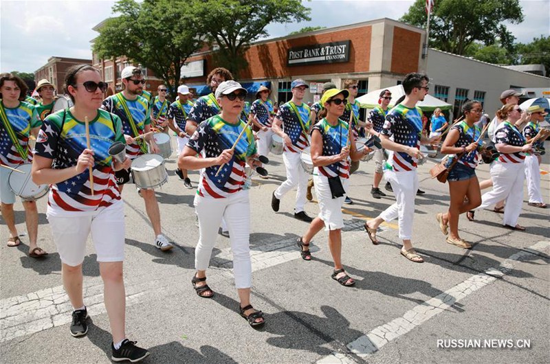 Жители США парадами и шествиями отметили День независимости