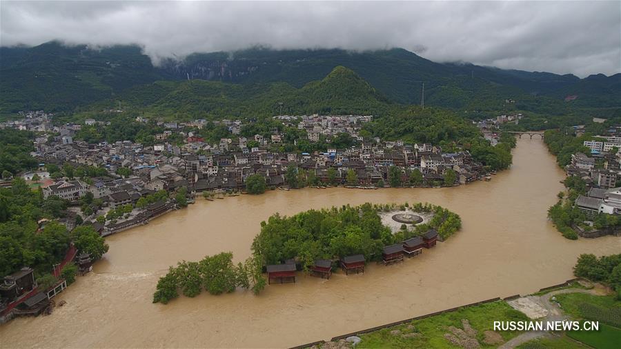 На юге Китая продолжаются проливные дожди