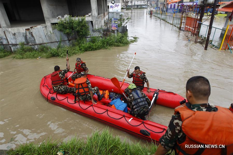 Наводнения и оползни стали причиной гибели 56 человек в Непале