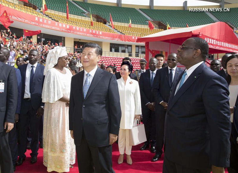 Си Цзиньпин и президент Сенегала М.Саль посетили церемонию передачи Национальной борцовской арены Сенегала