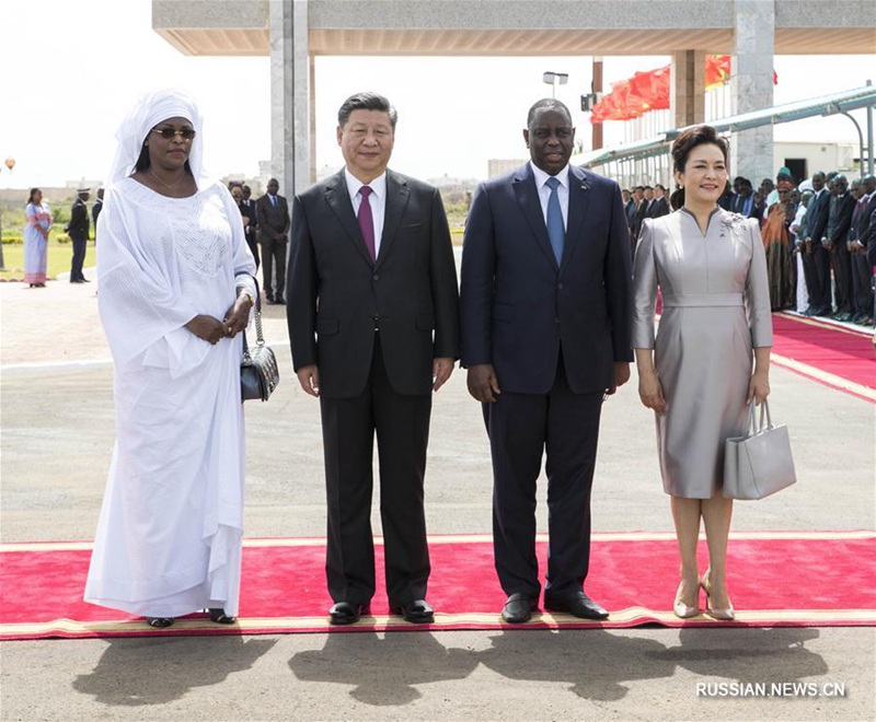 Си Цзиньпин прибыл с государственным визитом в Сенегал