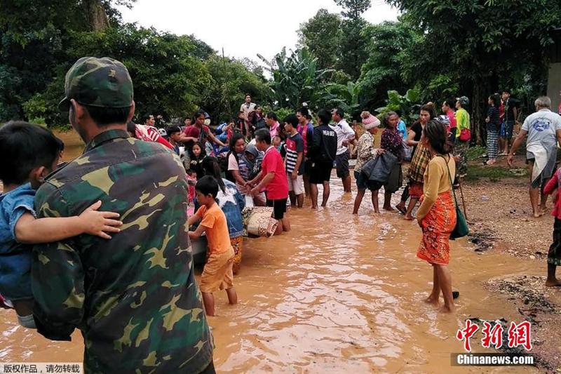 Несколько человек погибли, и сотни пропали без вести на юге Лаоса в результате обрушения плотины ГЭС