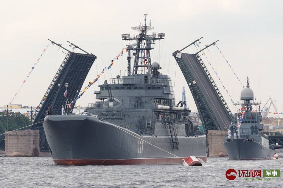 В Санкт-Петербурге состоялась генеральная репетиция военно-морского парада в честь Дня ВМФ