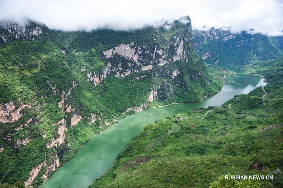 Прекрасные пейзажи ущелья реки Бэйпаньцзян в провинции Гуйчжоу