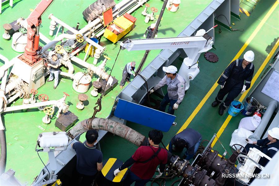 Грузовое судно "Тяньэнь" остановилось в акватории южнокорейского порта Пусан для дозаправки