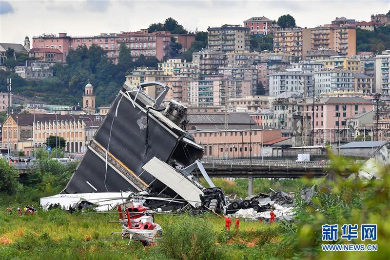В результате обрушения моста в Италии погибли не менее 20 человек