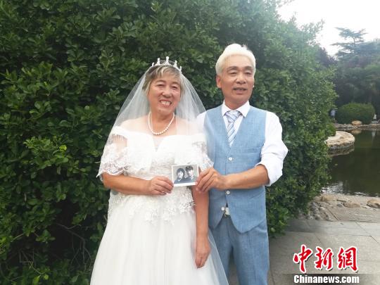 10 пар пожилых супружеских пар сделали свадебные фотографии к празднику Циси