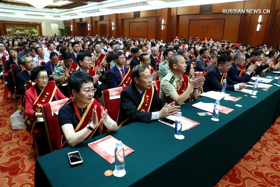 В Пекине прошли торжественное собрание по случаю первого в Китае Дня врача и 11-я церемония вручения Китайской врачебной премии