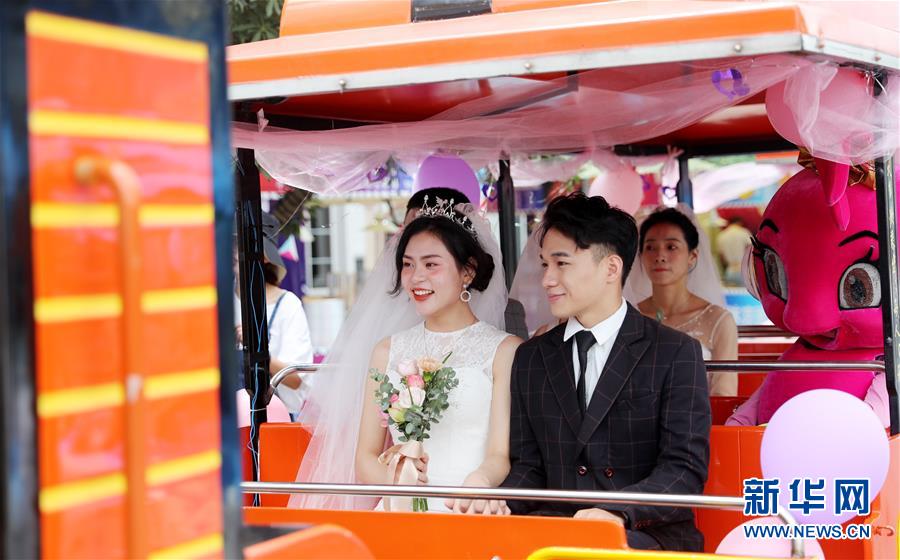 Молодожены в Шанхае отпраздновали свадьбу на американских горках