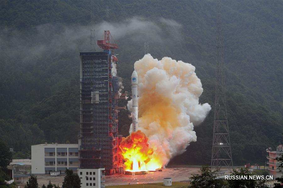 Китай успешно запустил в космос два навигационных спутника "Бэйдоу-3"